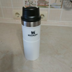 Термокружка STANLEY CLASSIC TRIGGER ACTION ONE HAND 2.0 0,47L 10-06439-032 белый