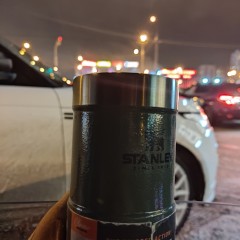 Термокружка STANLEY CLASSIC TRIGGER ACTION ONE HAND 2.0 0,47L 10-06439-030 зеленый